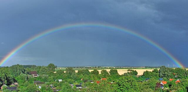Regenbogen über Rethen Richtung Osten