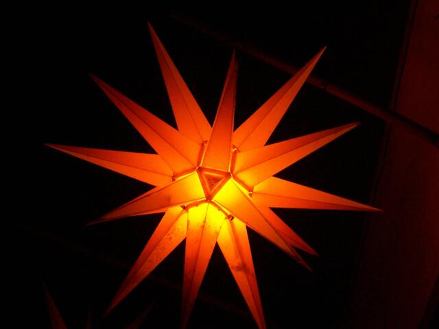 Dezember: Herrnhuter Stern