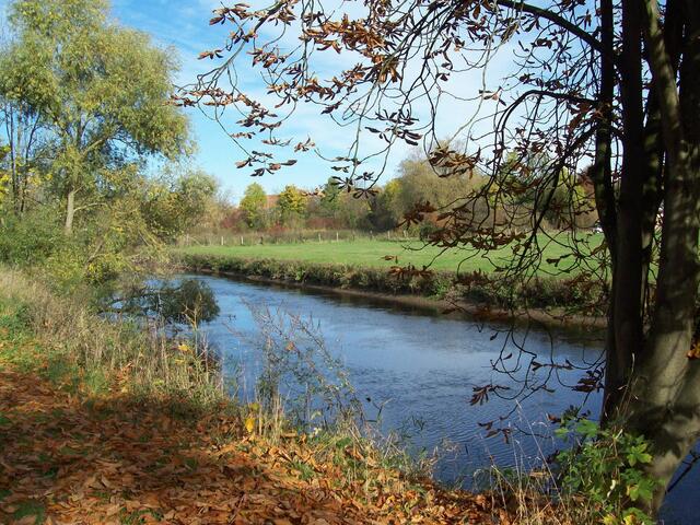 Oktober: Wunderschöner Herbsttag an der Leine in Neustadt a. Rbge.