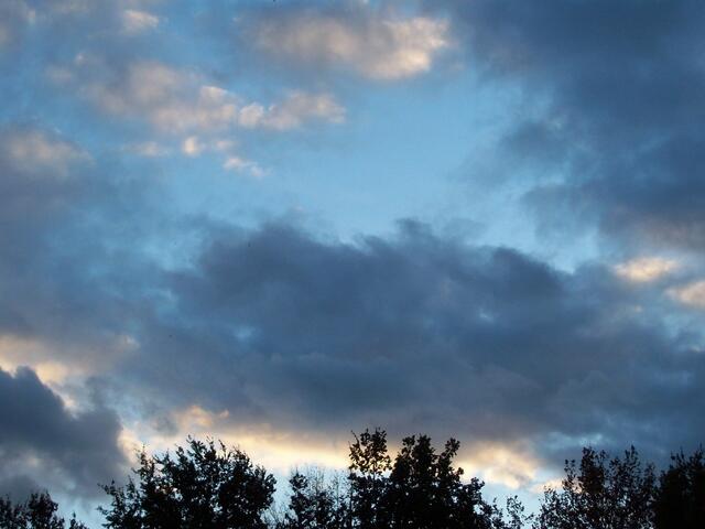 November: Dramatischer Abendhimmel in der Eldagser Feldmark