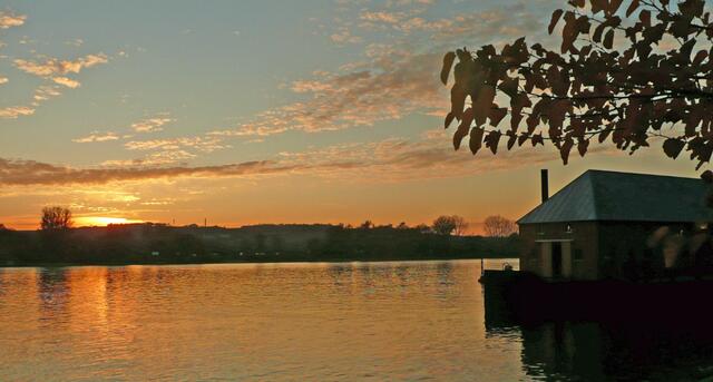 Abendstimmung an der Historischen Rheinschiffmühle in Ginsheim