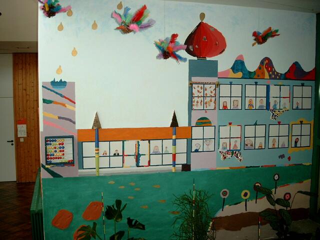 Hundertwasserwand in der Steppacher Schule