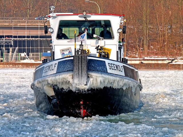 Der Eisbrecher "Seewolf" im Einsatz auf dem Mittellandkanal