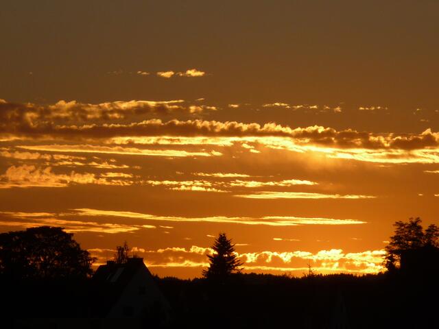 Oktober   Goldener Himmel im Oktober