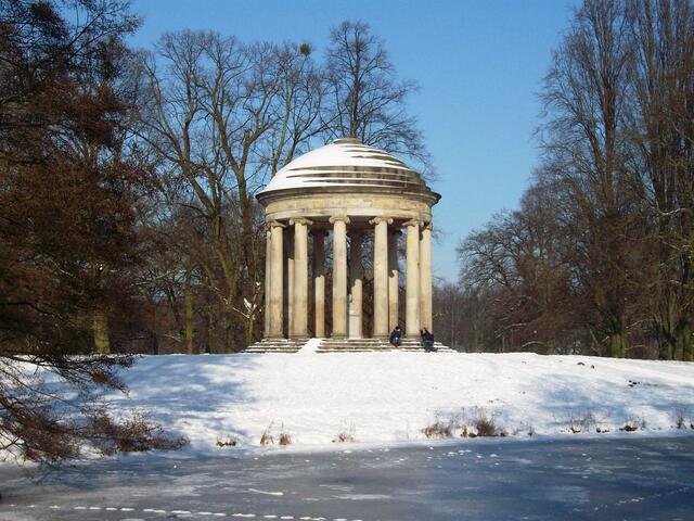 Januar: Leibniztempel im Georgengarten Hannover