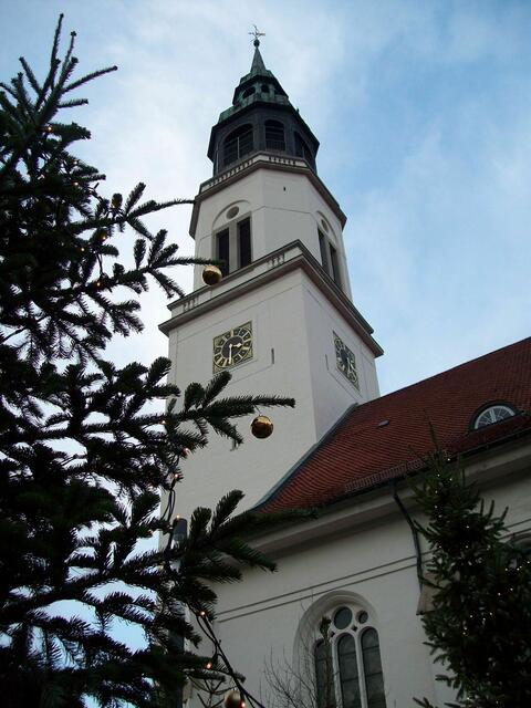 Dezember: Stadtkirche St. Marien Celle in weihnachtlichem Gewand