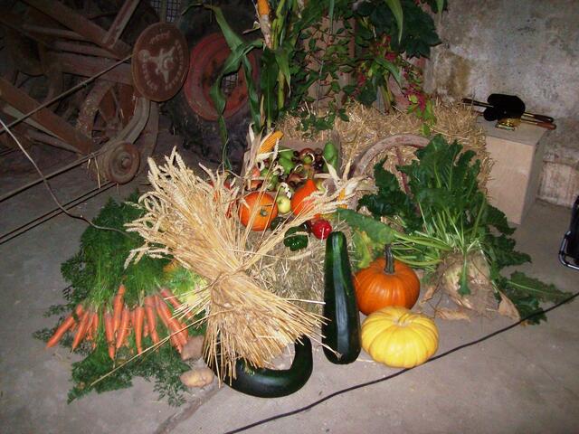 Oktober: Erntedank in der Scheune