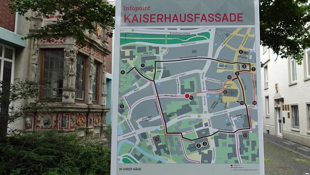 Übersichtsplan am Infopoint "Kaiserhaus" (Foto: Helmut Kuzina)