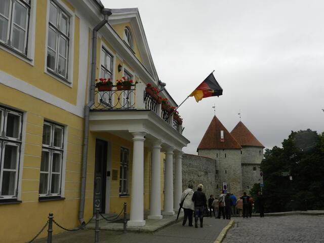 Deutsche Botschaft.