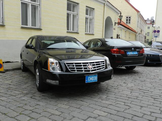 Diplomaten Autos, standen hier oben.