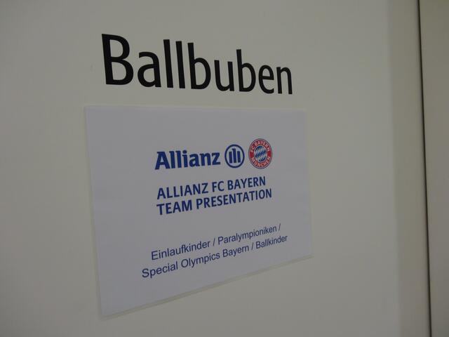Sogar ein Schild an der Kabinentür!