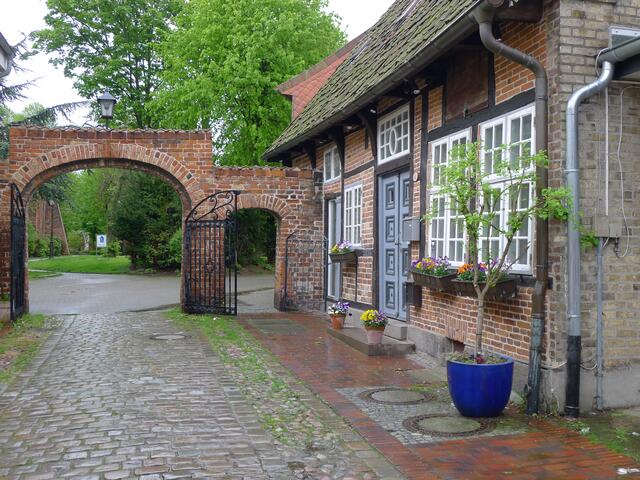 Heiligenhafen: Weg zur Kirche