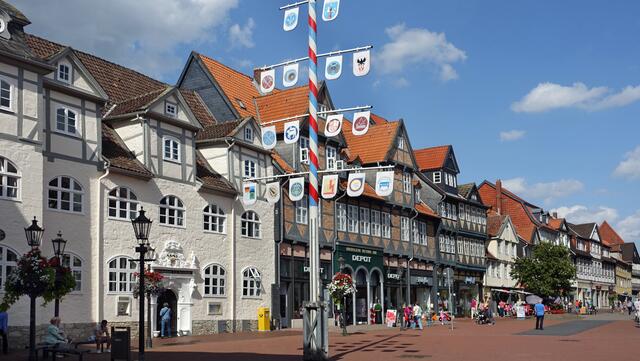 Lange Herzogstraße mit ehemaligen Handelshäusern (Foto: Helmut Kuzina)