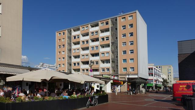 Das Paracelsushaus (Bildmitte) in der Chemnitzer Straße (Foto: Helmut Kuzina)