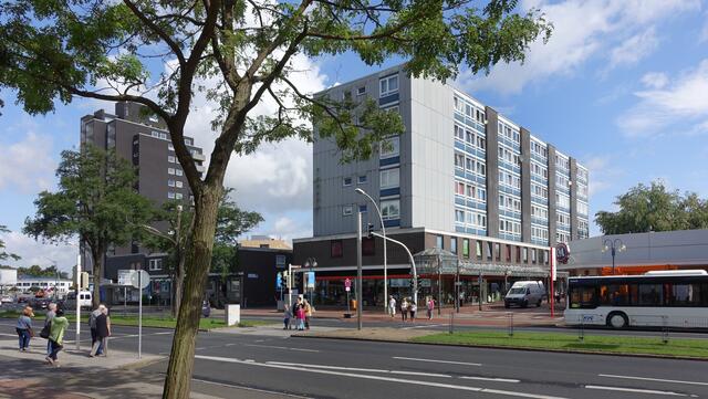 Hochhäuser an der Albert-Schweitzer-Straße (Foto: Helmut Kuzina)