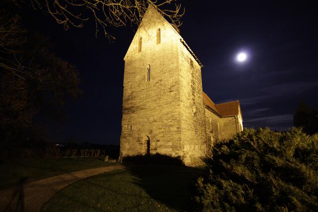 Sigwardskirche Idensen bei Vollmond