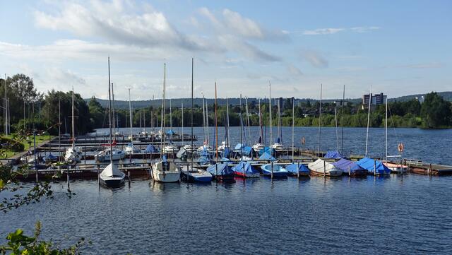 Liegeplätze des Segel-, des Ruder- sowie des Kanuclubs am Salzgittersee. Foto: Helmut Kuzina