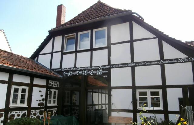 ... 1834 errichtete Anbauerhaus Bothfeld Nr. 55 ist ein Schmuckstück geworden.