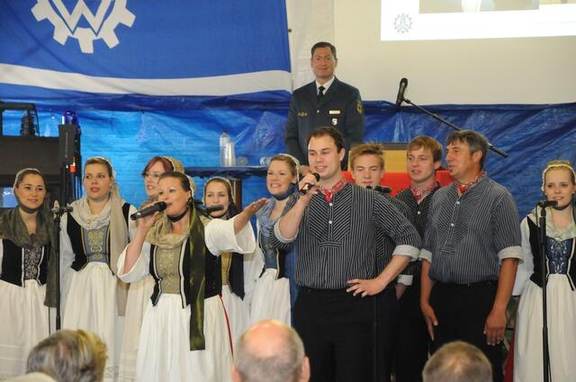 Für die musikalischen Akzente war "Finkwarder Speeldeel" zuständig | Foto: THW Hamburg-Altona