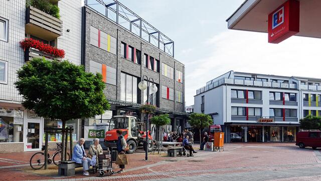 Die Bauteile A1 und B sollen am Platz am Stadtmonument noch verbunden werden. Foto: Helmut Kuzina