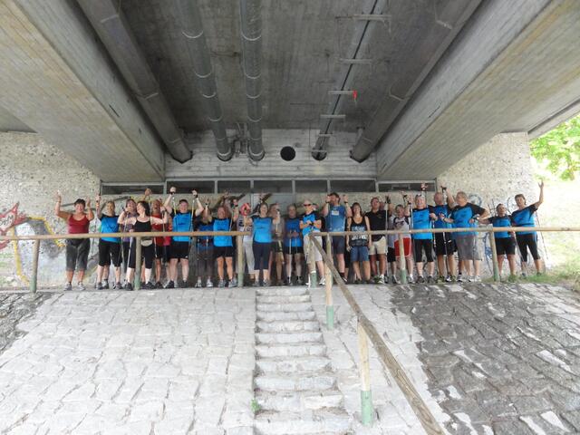 Für eine interessante Atmosphäre sorgte der Regenschauer, der uns beim Rückweg traf. Daher wurde einer der Fototermine kurzerhand unter die Lechbrücke verlegt.