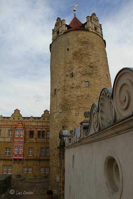 der Eulenspiegelturm vom Schlosshof aus gesehen