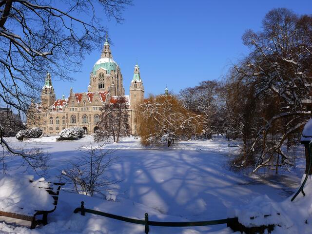 Das neue Rathaus in Hannover im Winter