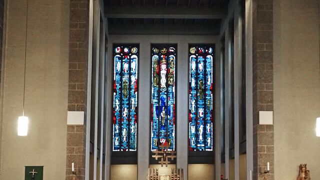 Altarfenster, Wiederkunft Christi, von Franz Pauli, 1963. Foto: Helmut Kuzina