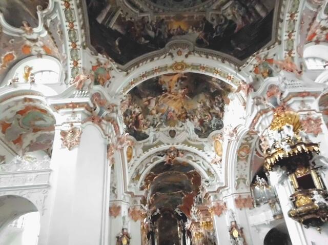 Mehr Bilder mit besserer Qualität kann man bei Google-earth sehen.