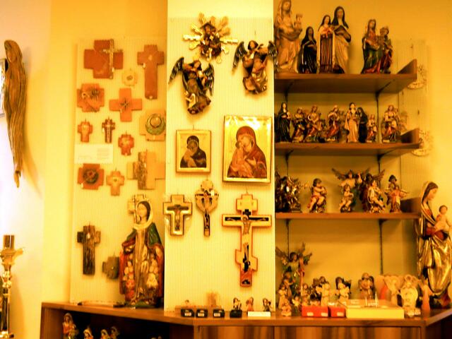 Natürlich auch viele Devotionalien