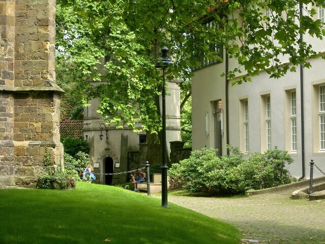Innenhof mit Klosterkirche und Wasserturm