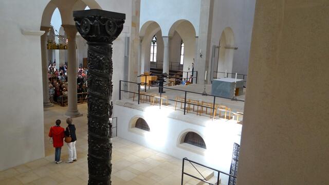Chor mit Altar und Christussäule
