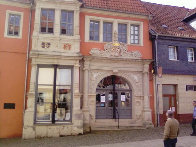 Front eines Patrizierhauses von 1593, 1639 umgebaut, jetzt Heimatmuseum in Schöningen.