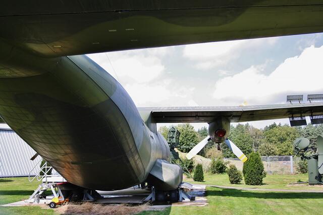 Transportflugzeug Transall C-160 D: Sieht fast wie gestrandeter Wal aus.