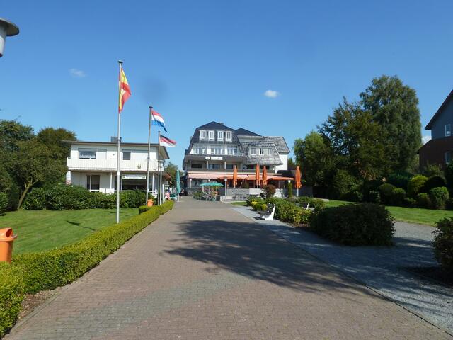 Dort ist schon das Hotel Seeblick zu sehen.