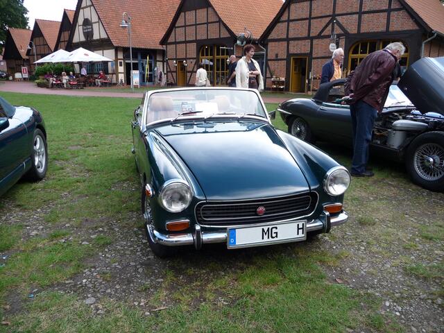 MG Midget (auf deutsch: Mücke) im Superzustand. Ein total schönes Fahrzeug in Form und Farbe.