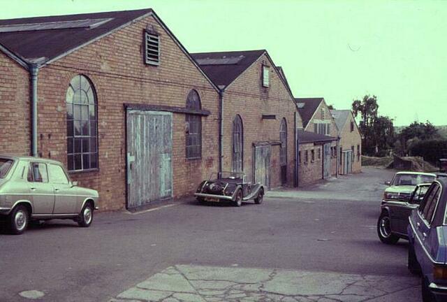 Blick auf die Werkshallen der Morgan Motor Company