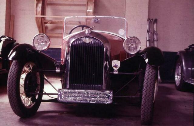 Ein Morgan Threewheeler (Dreirad), der übrigens aktuell wieder, natürlich modifiziert,  aufgelegt wurde.