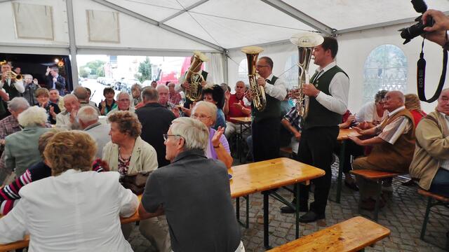Die “Schönburger Blasmusikanten“ in Krawinkel am 30.8.2014 !