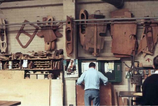 Fertigung der Armaturenbretter aus Holz