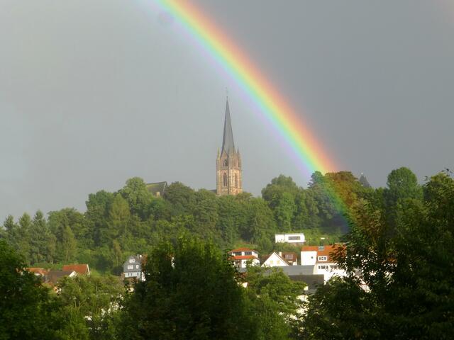 Am 11.8.14 erwischte es Frankenberg ganz toll. Regenbogen, den man nicht alle Tage sieht.