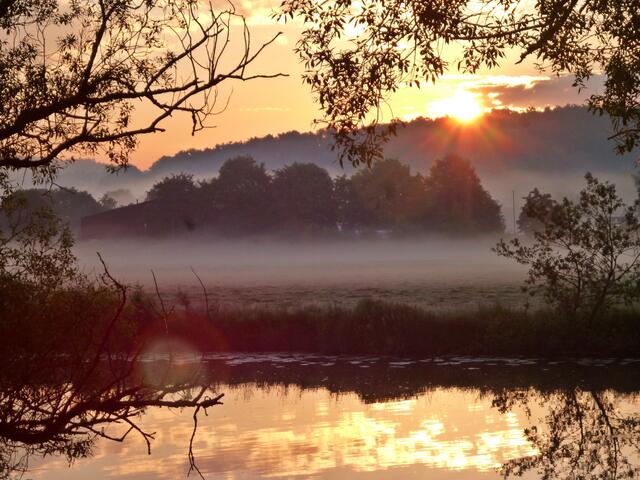 Sonnenaufgang über der Lahn in Marburg Mai 2014