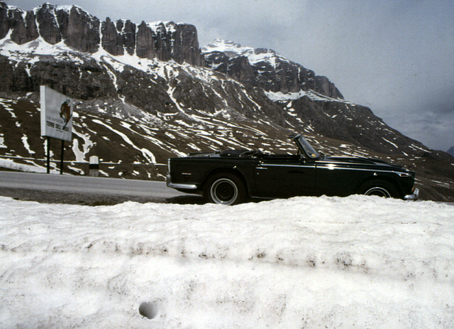 Tja, und das war seinerzeit mein schönstes Stück. Aufgenommen bei einem Ausflug in die Dolomiten auf dem Passo Pordoj.