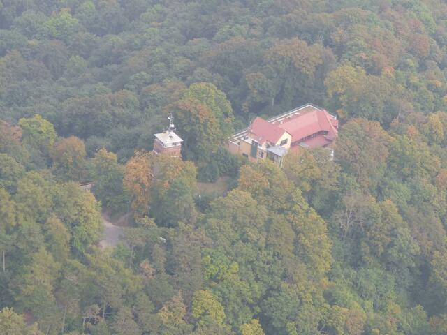 Der Klüth mit Turm und Hotel