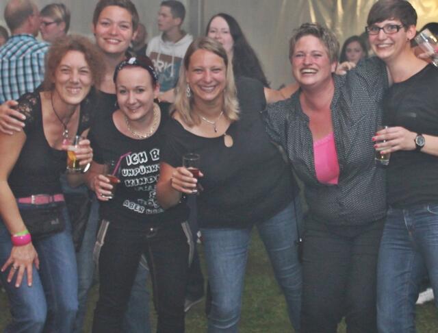 Spaß und gute Laune im Anzefahrer Festzelt.