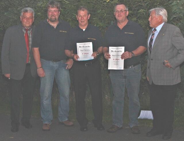 von links nach rechts: Kreisbeigeordneter Klaus Weber, 1. Vors. des MGV 1903 Cäcilia Anzefahr Elmar Dörr, Peter Thiel, Winfried Bauerbach und der Ehrenvorsitzende des Kurhessen Sängerbundes Konrad Bender