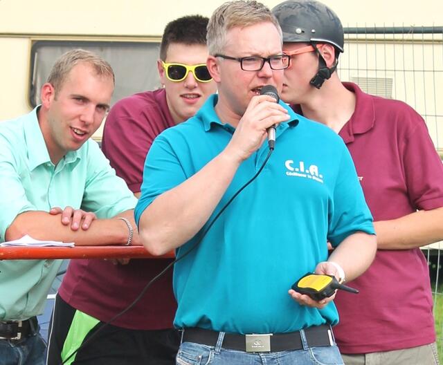 Der Moderator Jochen Mönninger hielt sein Publikum immer auf dem aktuellen Stand des Renngeschehens.