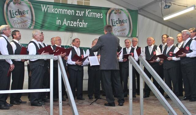 Der MGV Kirchhain sang unter der Leitung ihres Dirigenten Bernhard Wieber.
