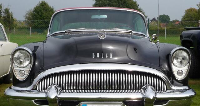 Ein wunderschöner Buick. Schätze, aus den 50ern...denke 1954er Baujahr