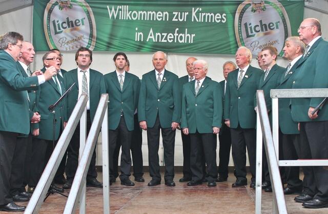 Auch der MGV Betziesdorf war nach Anzefahr gekommen und sang unter der Leitung von Bernd Katzenbach.